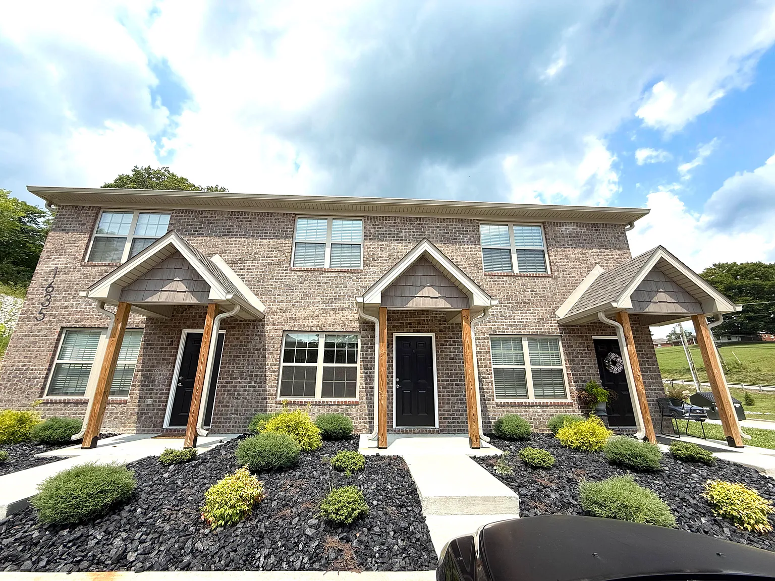 2 bed, 2.0 bath, 1100 sqft, $1,400 — Photo 1