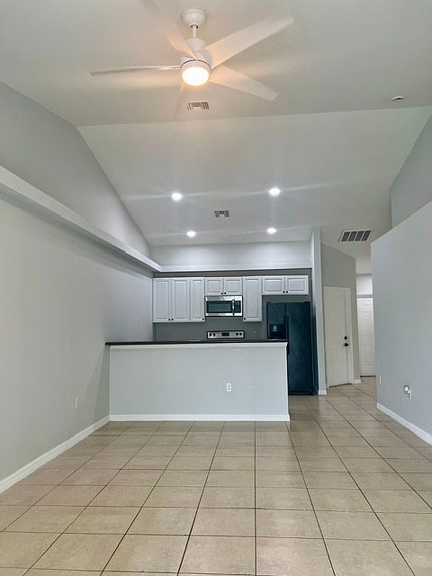 2nd image of 128 SE 12th St #128