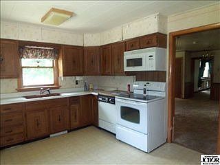 4th image of 501 E 10th St