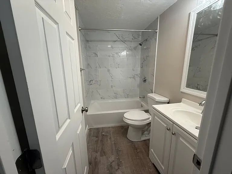 Pondsview Apartments — Photo 161