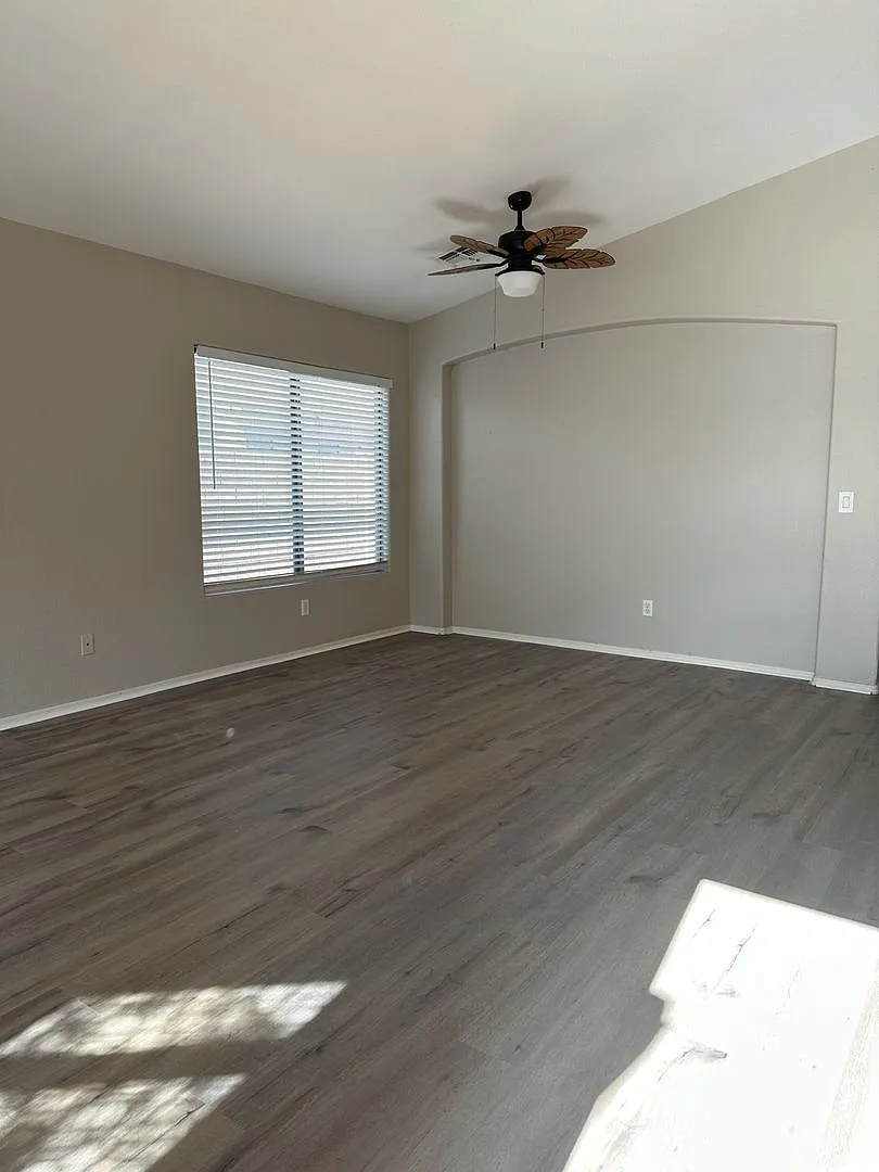 4 Bedroom in San Tan Ranch, Gilbert! — Photo 2
