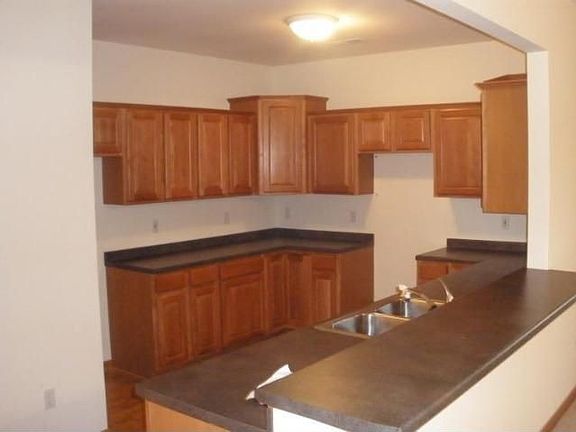 4th image of 327 E Clay St Unit 29