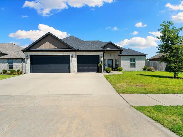 810 Bob Glen Cir, Centerton, AR 72719