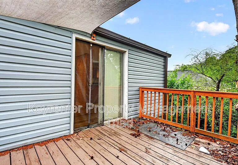 704 E Lexington Ave — Photo 32