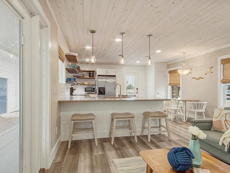 307 Dolphin Dr — Photo 8