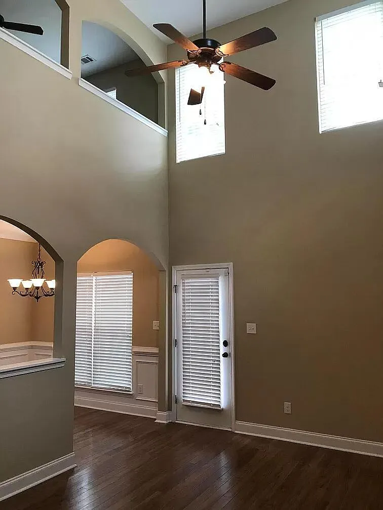 3 bed, 2.5 bath, 1948 sqft, $1,600 — Photo 3