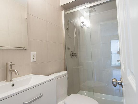 3rd image of 8 Cove Ln #2B
