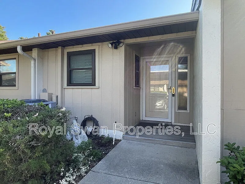 2 bed, 2.0 bath, 1325 sqft, $2,195 — Photo 2