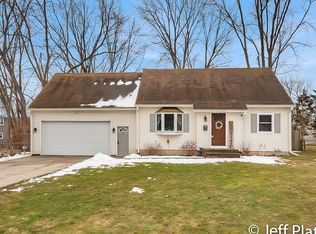 62 Gay Ct, Rockford, MI 49341