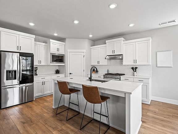 4th image of 3010 NE Nipper Dr