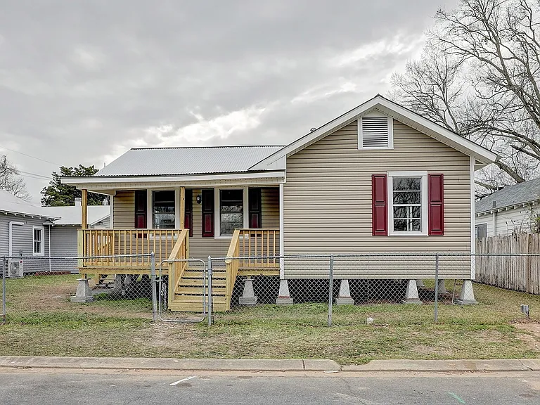 210 Forrest St — Photo 1