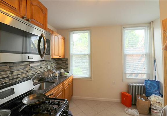 4th image of 181 N 8th St APT 3