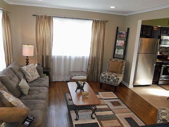 3rd image of 371 Lake Shore Dr W