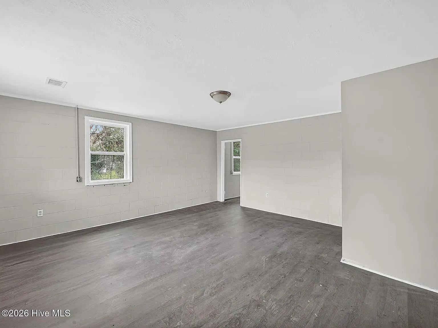 2 bed, 1.0 bath, $1,100 — Photo 3