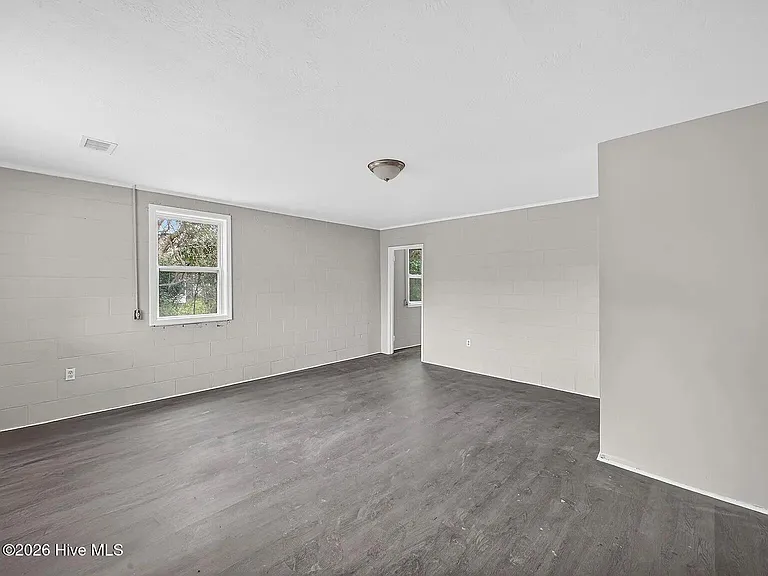 254 Japonica Ave — Photo 3