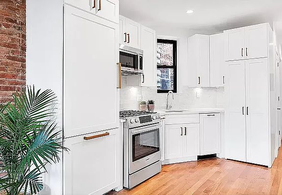 2nd image of 441 1st St APT 1L
