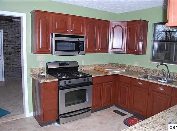 5th image of 822 Pioneer Dr