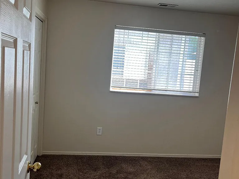4933 S 300 W #C — Photo 11