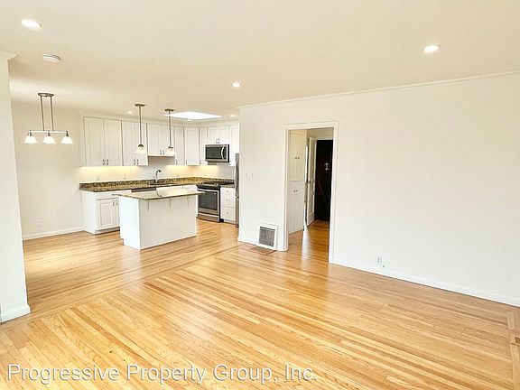 4th image of 1726 47th Ave