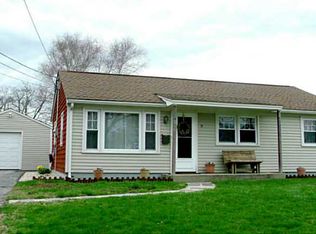 9 Greenway Dr, Bristol, RI 02809