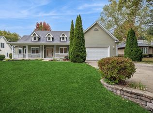 11605 Ellwood Greens Rd, Genoa, IL 60135