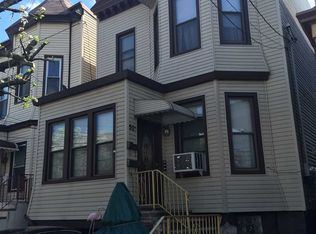 521 16th St, Union City, NJ 07087
