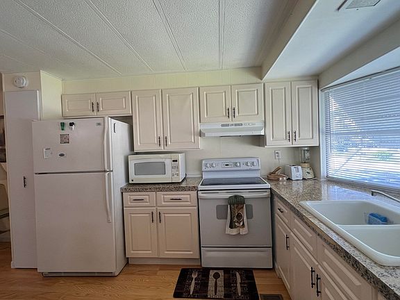 5th image of 8266 SE Wren Avenue