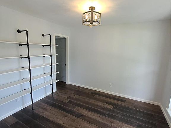 5th image of 2345 Emert Ave