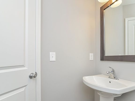 3rd image of 3287 Oakmont Dr