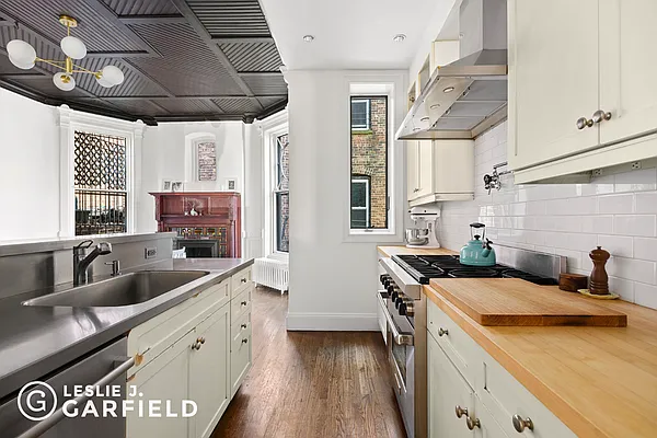 Sold by Leslie J. Garfield | media 8