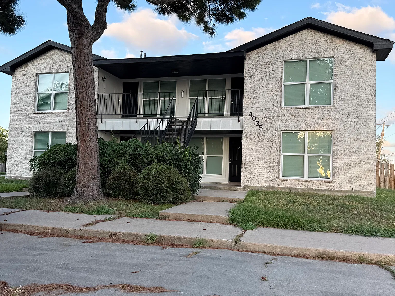 2 bed, 1000 sqft, $1,600 — Photo 1
