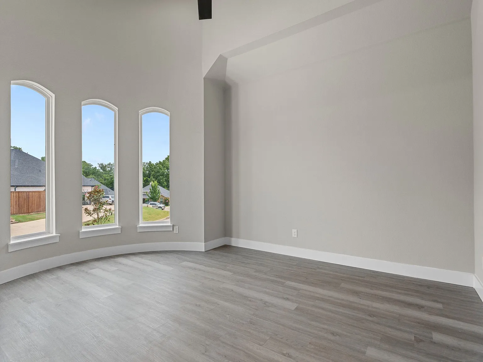 4 bed, 3985 sqft, $3,500 — Photo 4