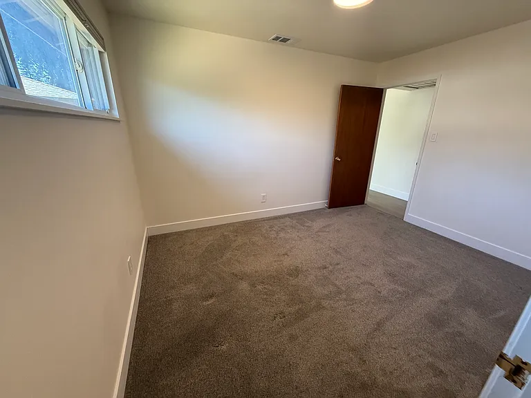 1636 Hughes Cir — Photo 21