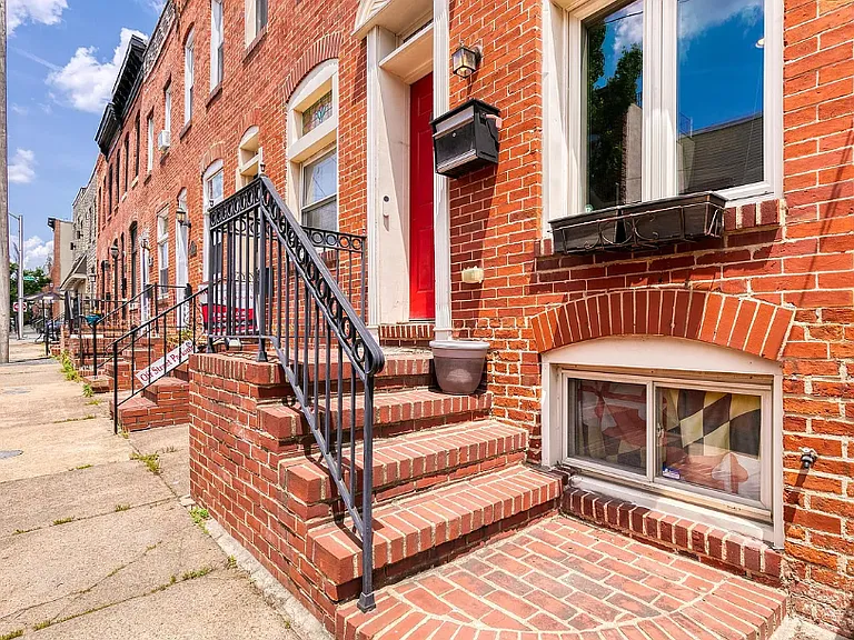 819 S Decker Ave — Photo 1