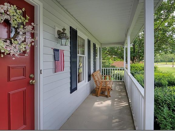 2nd image of 3822 Sawbridge Dr