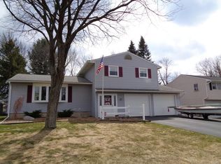 7471 Thunderbird Rd, Liverpool, NY 13088