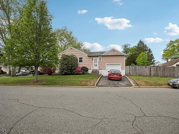 3rd image of 192 Rudolph Ave