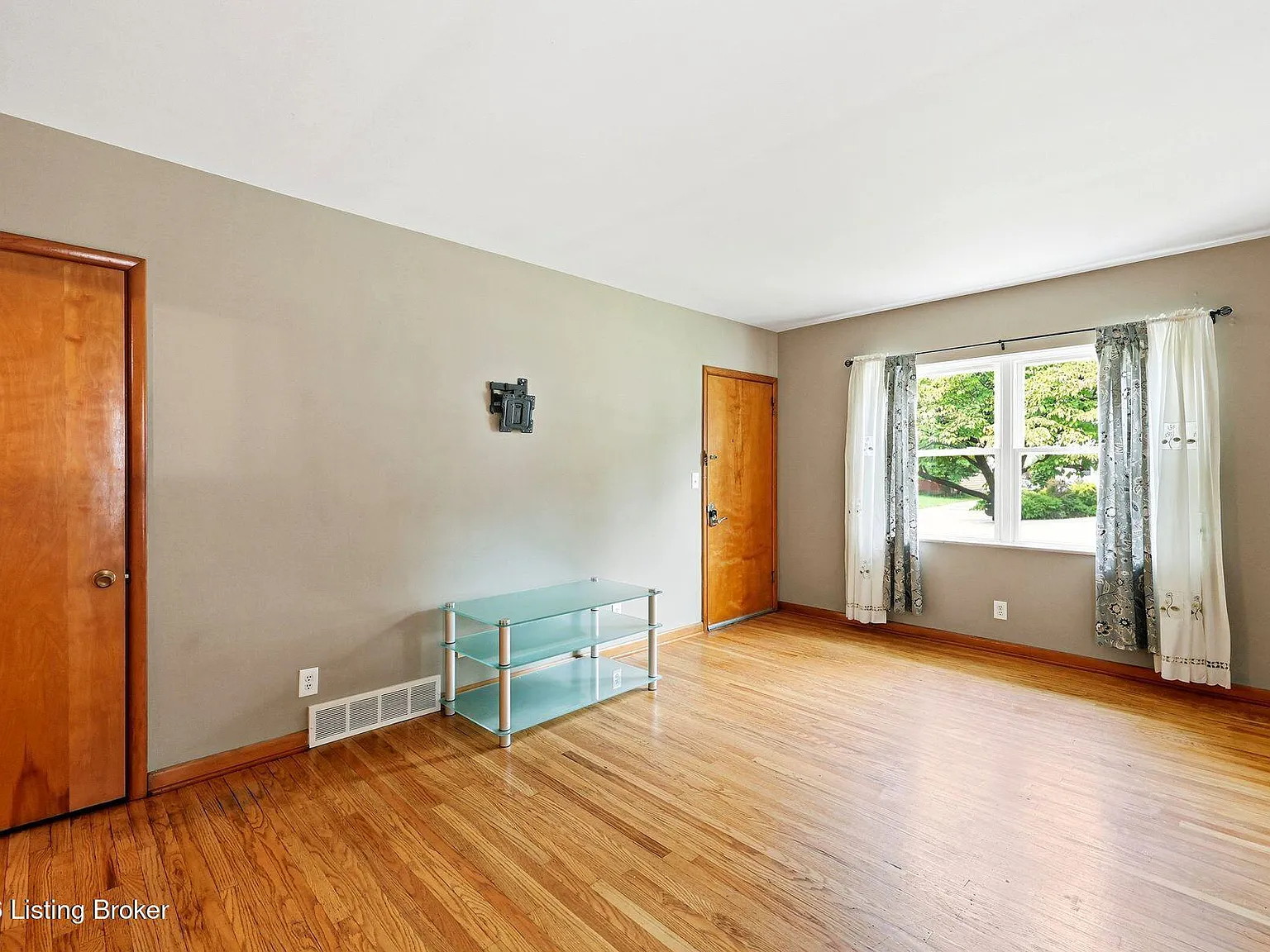 1 bed, 1.0 bath, 900 sqft, $1,100 — Photo 3