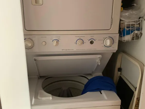 138 Edgecombe Avenue image 7 of 11