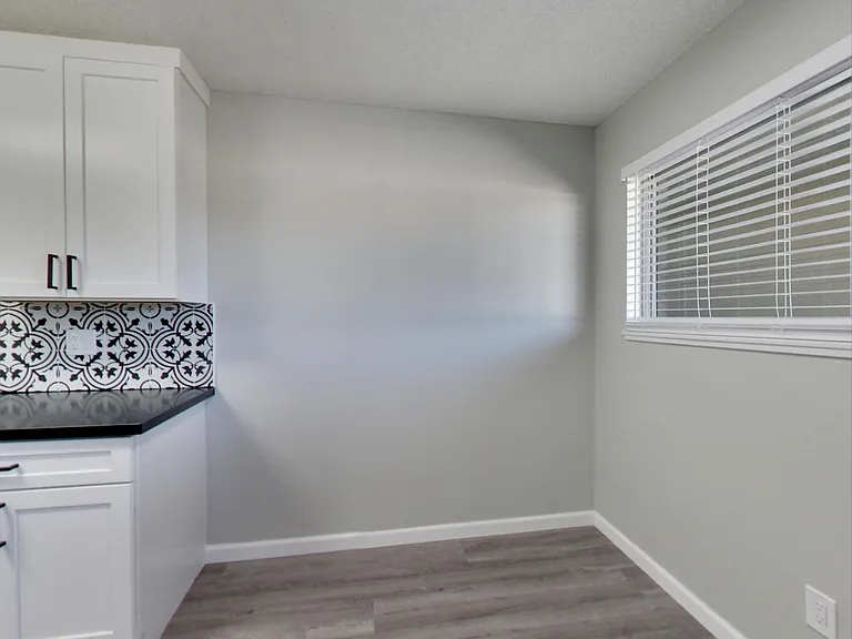 ROYALE APARTMENTS — Photo 22