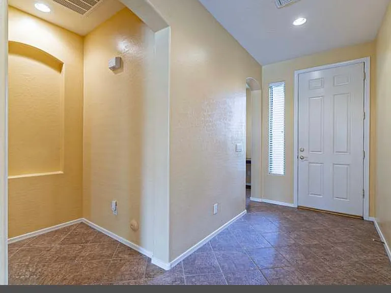 201 W Roadrunner Dr — Photo 4
