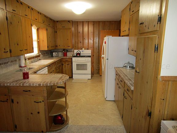 5th image of 1814 N Chestnut Dr