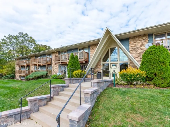 300 Opatrny Dr APT 205, Fox River Grove, IL 60021