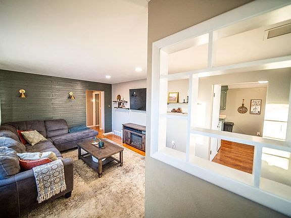 2nd image of 1511 22nd St NW