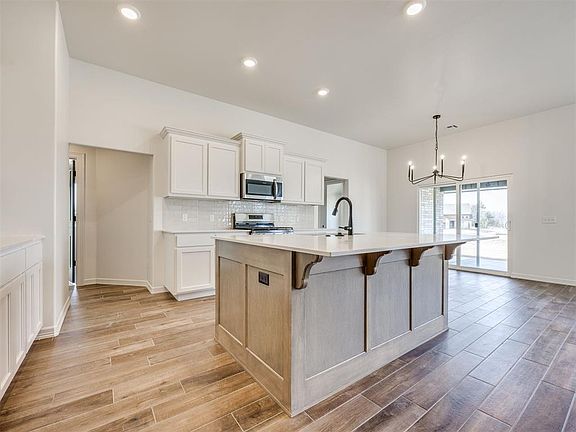 4th image of 7621 Wilshire Woods Dr