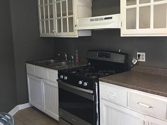 3rd image of 1030 Circle Ave APT 2F