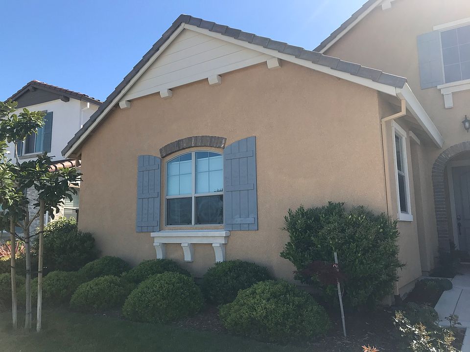1st image of 562 Sandy Shores Dr