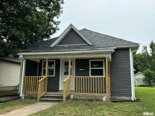 525 E Bennett St, Salem, IL 62881