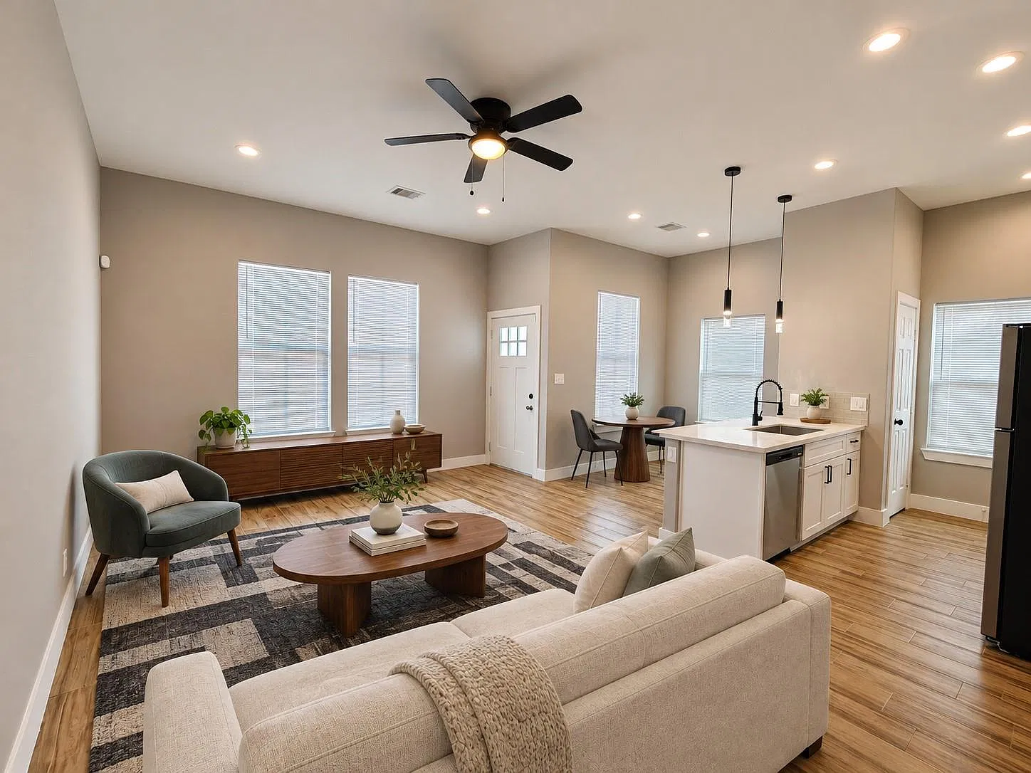 2 bed, 2.0 bath, 2100 sqft, $1,595 — Photo 4