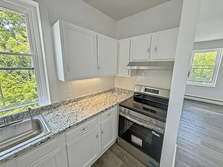 213 Partition St — Photo 7